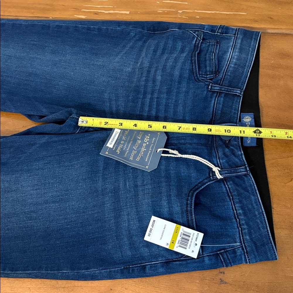 Democracy NWT Absolution Itty Bitty Boot Jeans Si… - image 6